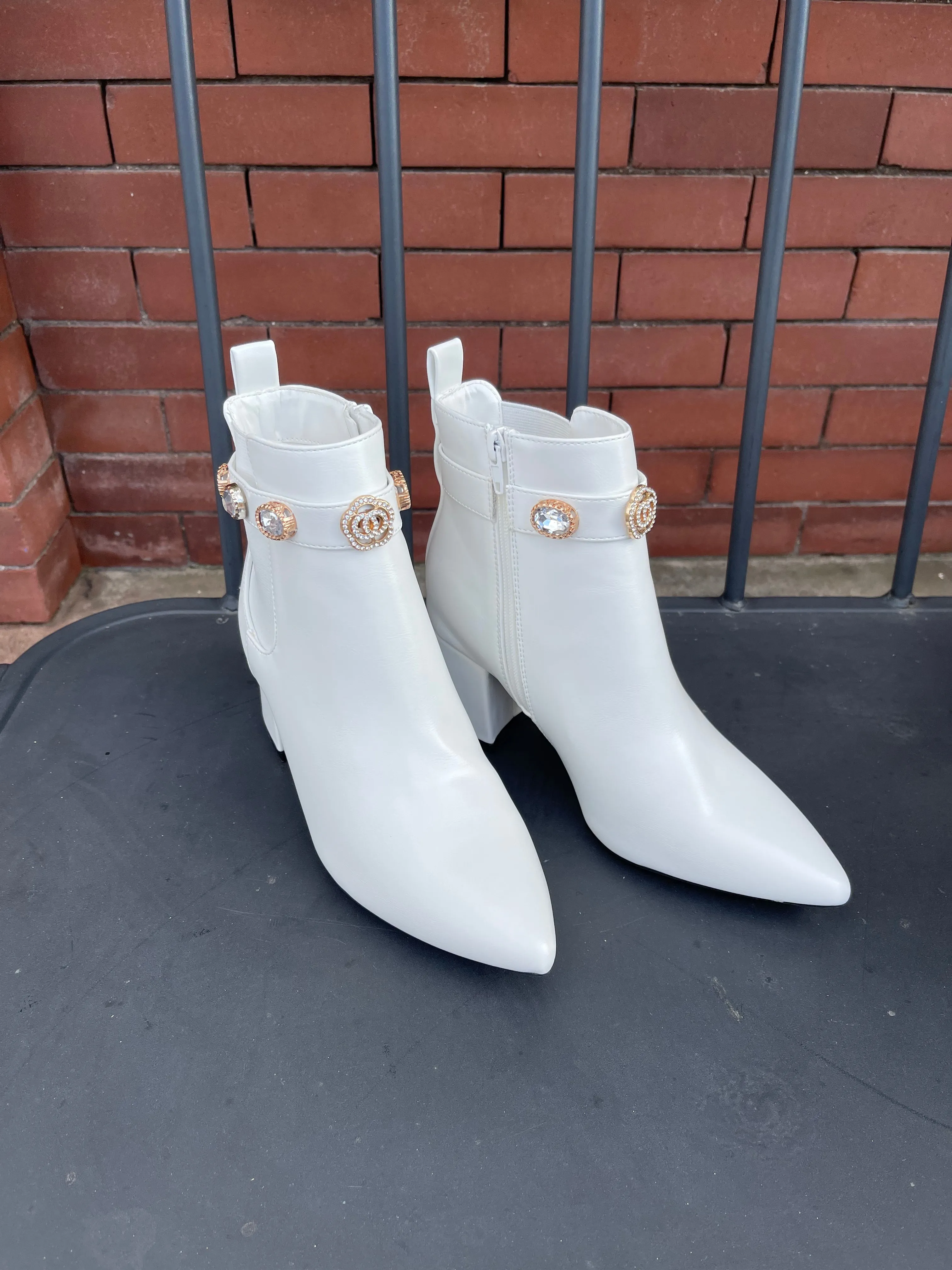 Bamboo Mode Gem Booties-White