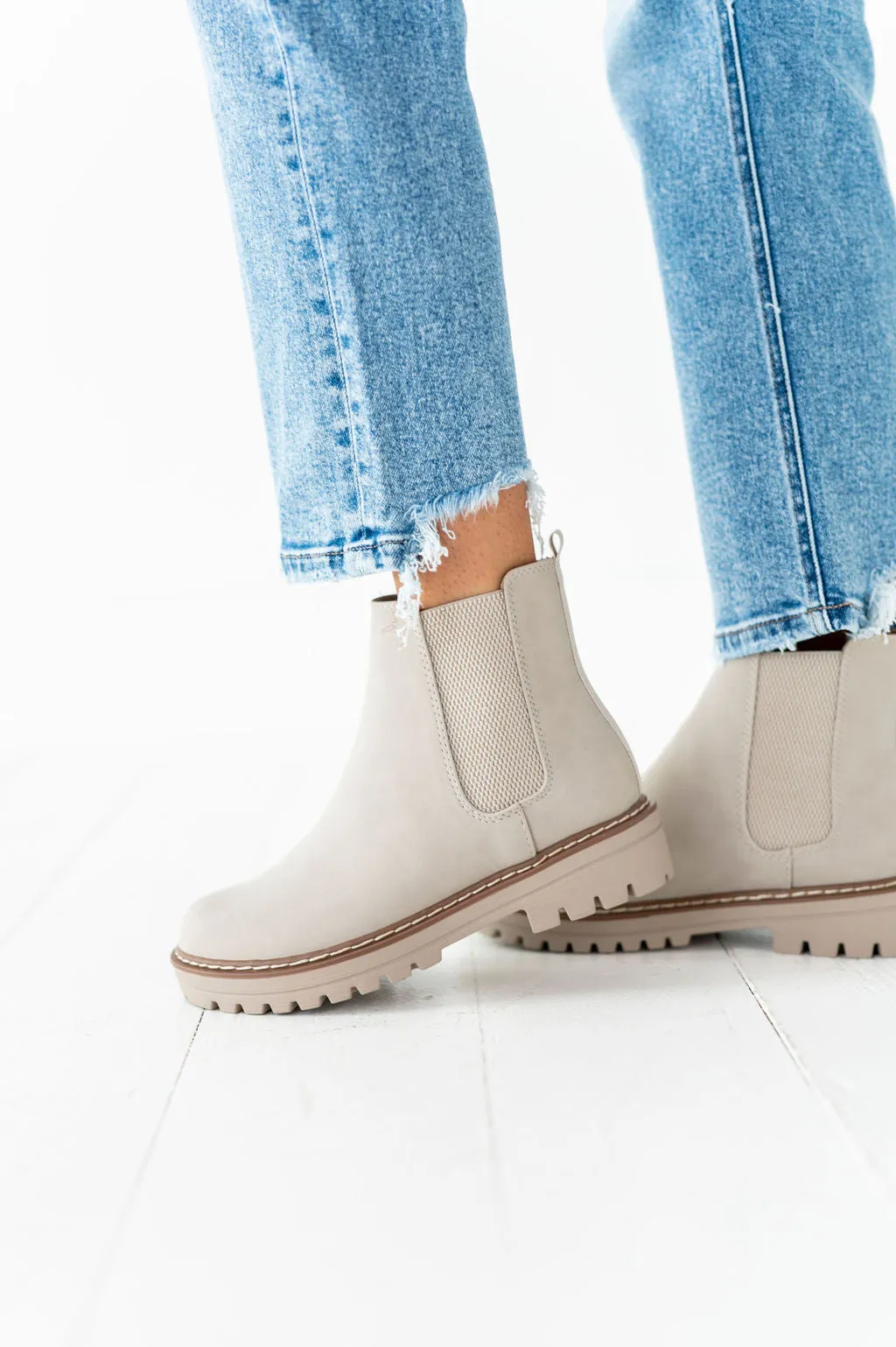 Paden Chelsea Boots in Sand